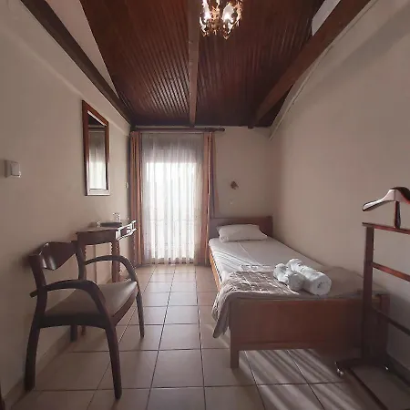 Aeolic Star מלון קאלאבאקה